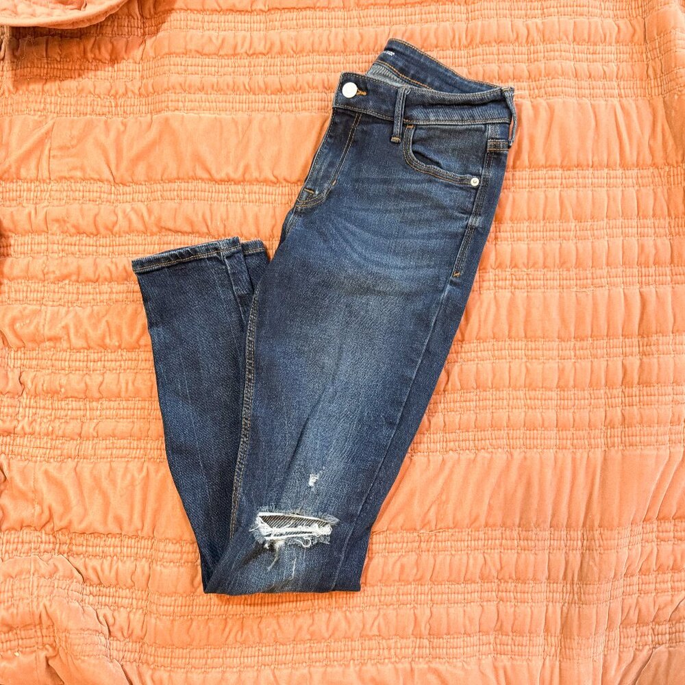 Old Navy 🦋 Skinny Distressed Jeans Size 4L